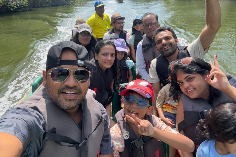Da Colombo/Negombo: safari sul fiume Madu e allevamento di tartarugheDa Kandy: Tour in tuk tuk di Sigiriya e della roccia di Pidurangala