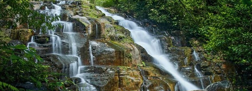 Padang: 4-Day Hidden Waterfalls & Wilderness Tour