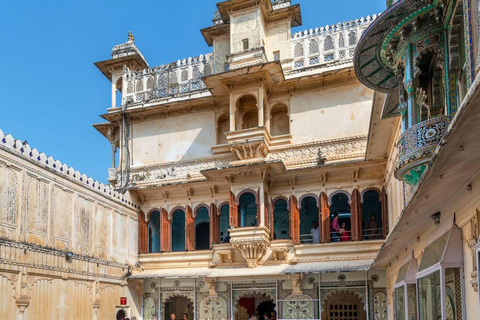 Udaipur: Heritage & Culture Walking Tour with Guide Udaipur: Heritage and Cultural Walking Tour