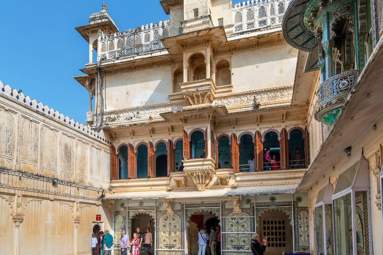 Udaipur: Heritage & Culture Walking Tour with Guide Udaipur: Heritage and Cultural Walking Tour