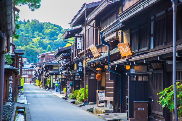 Nagoya: Shirakawa-go, Takayama & Snow Wall 2-Day Tour 1 person 1 room