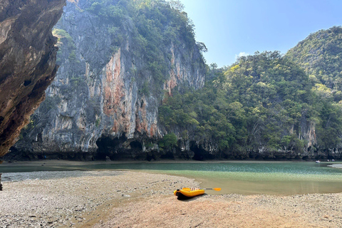 Canoa marina al crepuscolo verso l&#039;isola di James Bond con plancton incandescenteServizio di prelievo in hotel a Phuket