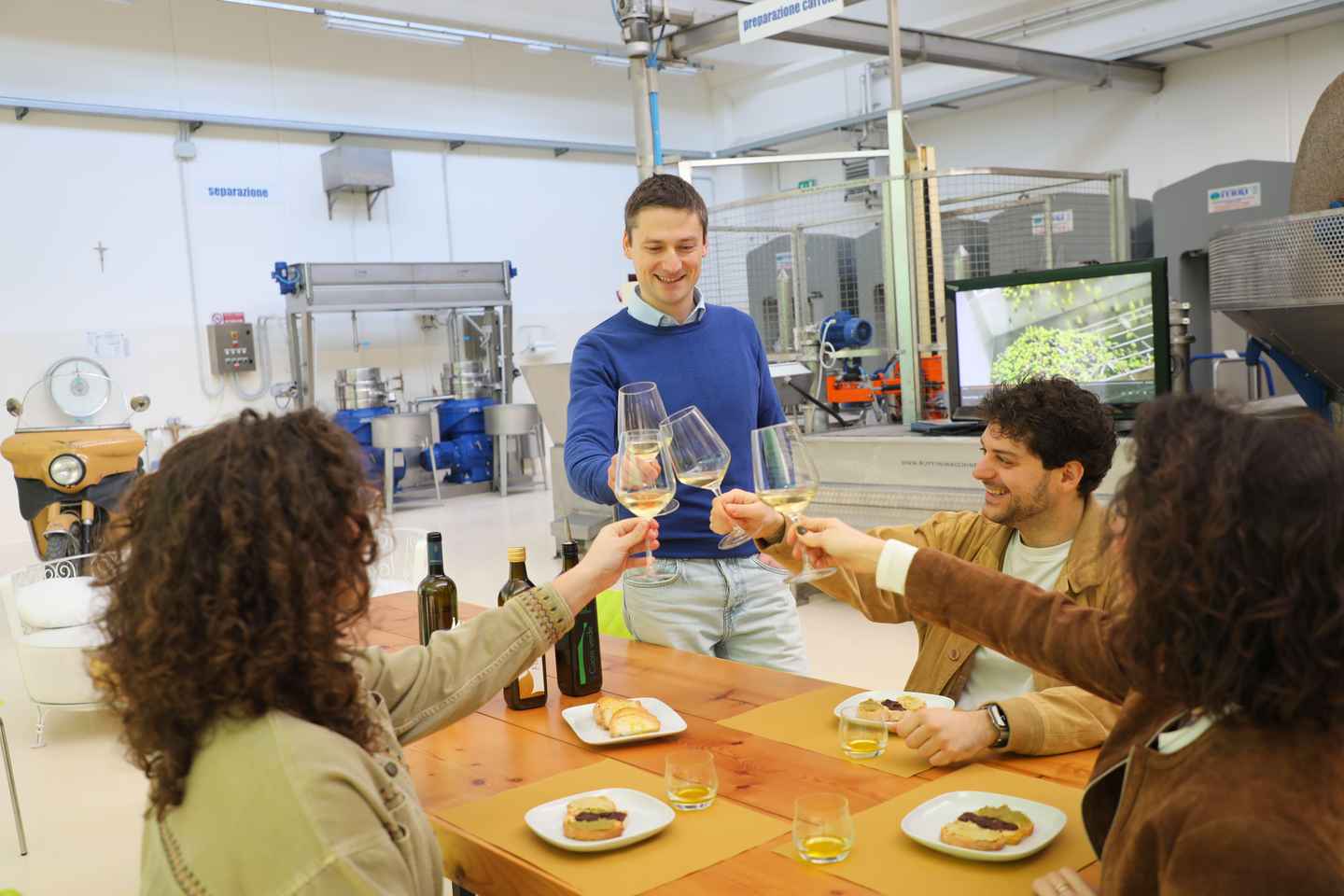 Macerata: Scopri il frantoio con degustazione di olio EVO e aperitivo