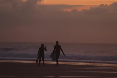 Cascais: Surfing tour within the Natural Park
