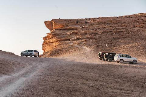 Riyadh: Edge of the World Picnic with Saudi Traditional Food