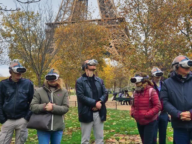 Paris : Immersive Eiffel Tower tour with virtual reality