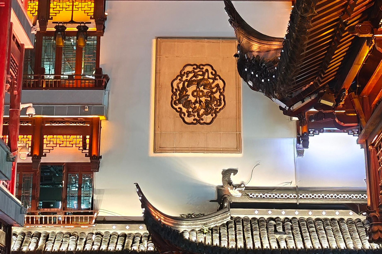 Shanghai Night Tour: Old Town, Local Dinner & Rooftop Bar
