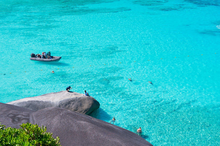 Phuket/Khao Lak : Circuit aventure sur les îles Similan avec 3 repasKhaolak : Circuit d&#039;aventure sur les îles Similan avec 3 repas