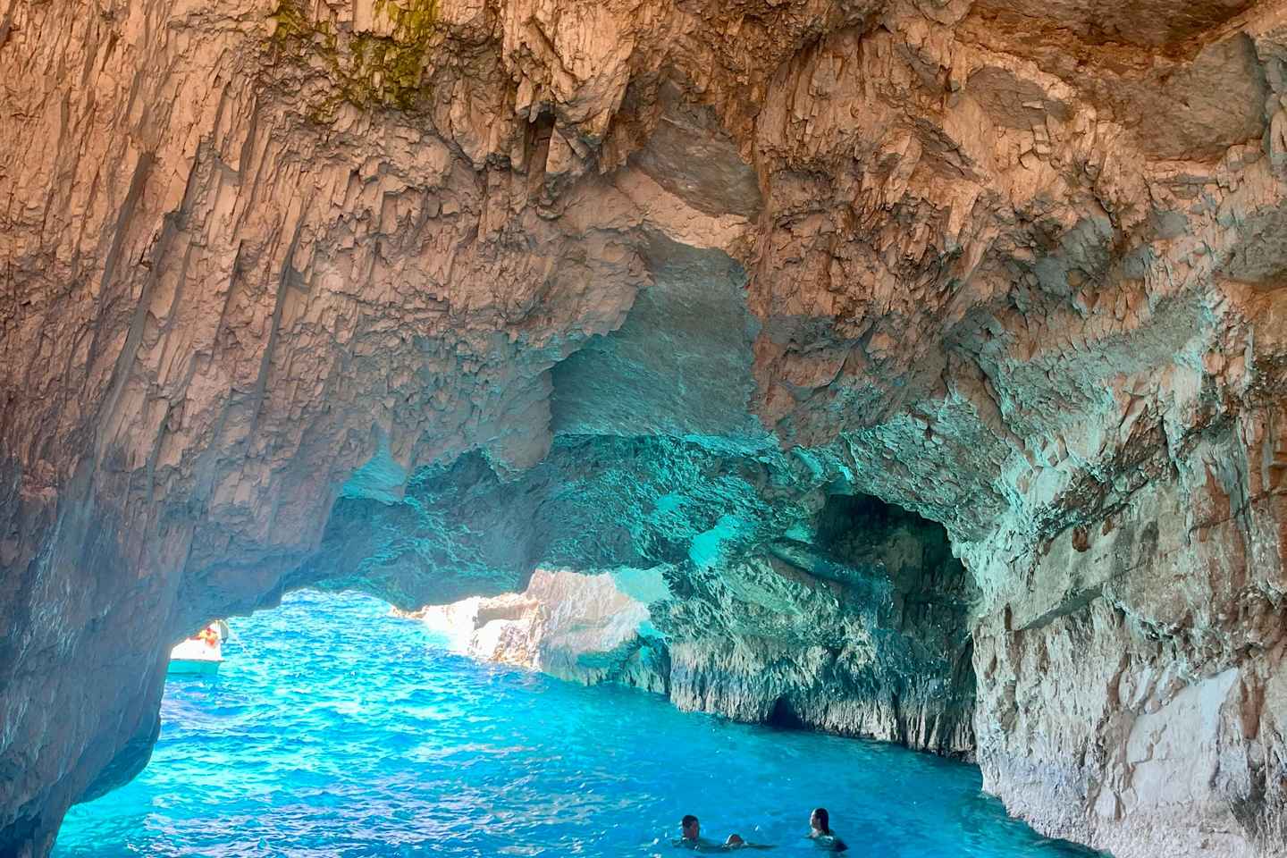 Zakynthos: Shipwreck Beach mit Blauen Grotten Land & See Tour