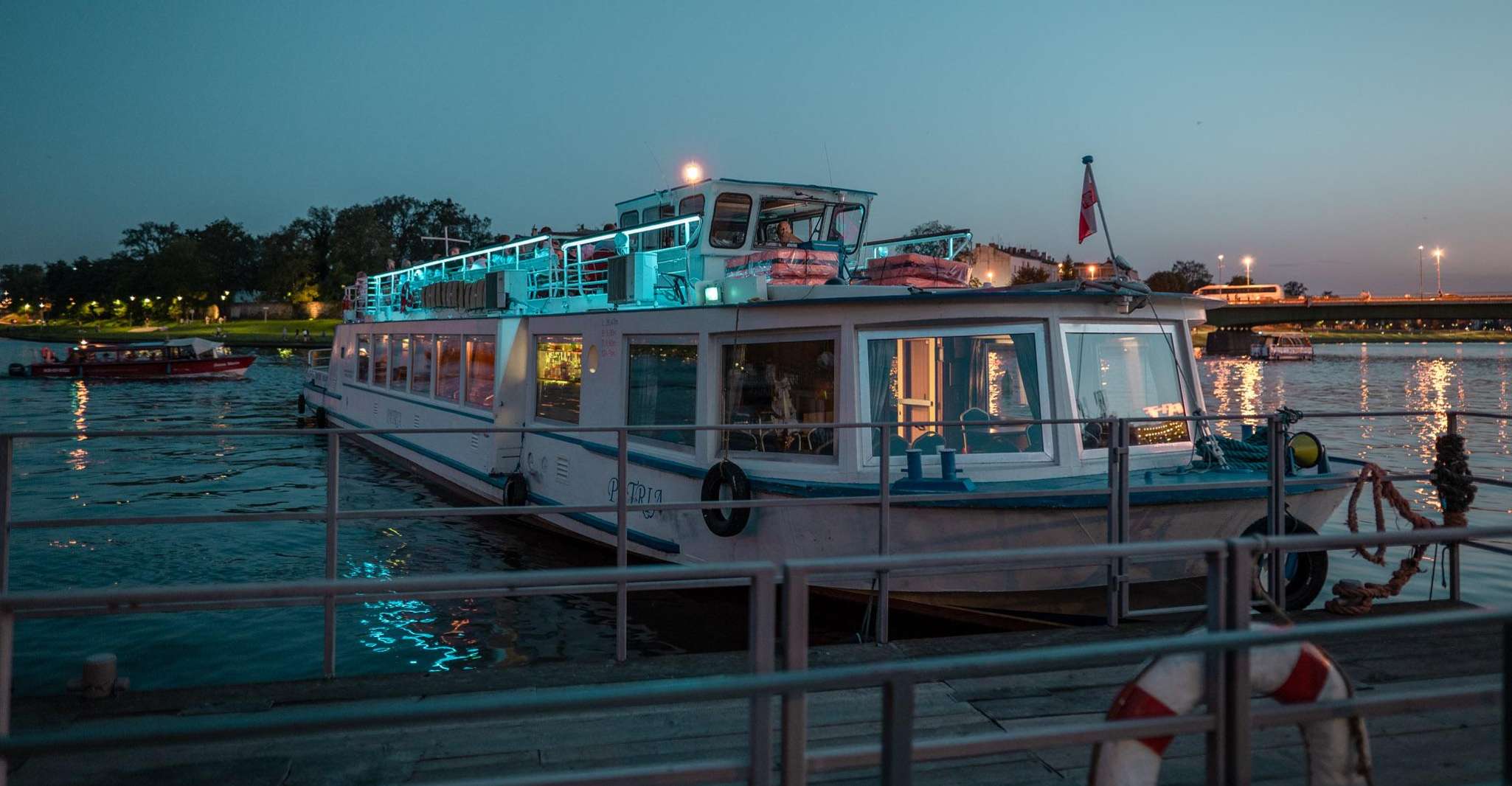 Crucero de río Kraków, noche o nocturno - Housity