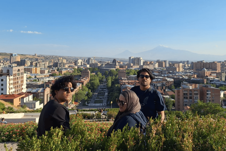 Walking City Tour in Yerevan with Brandy, 5 Wines & Bread