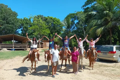 Roatan: Horseback Riding and West Bay Beach Shore Excursion