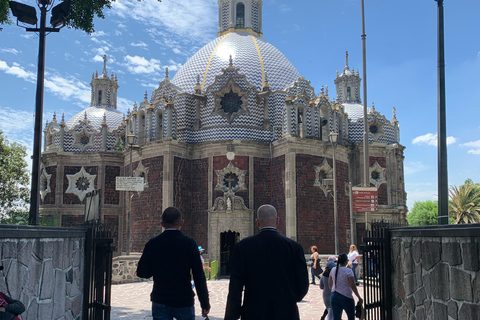 Excursion à Teotihuacan, Basilique et dégustation de Mezcal.