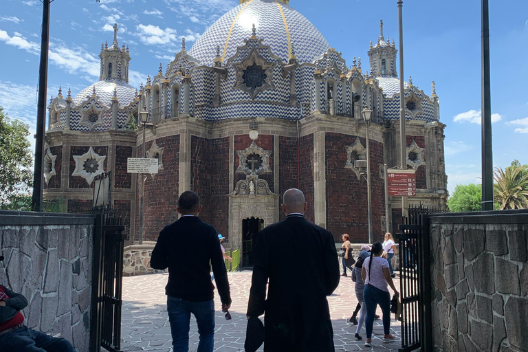 Excursion à Teotihuacan, Basilique et dégustation de Mezcal.
