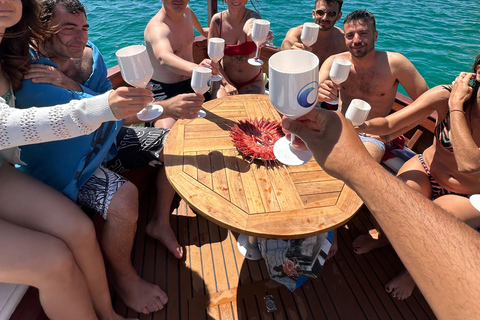 Cagliari: Quality boat tour + aperitif