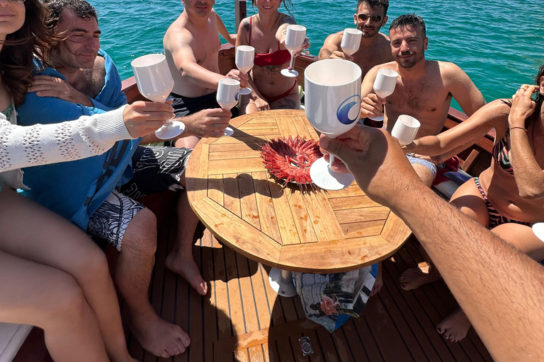 Cagliari: Quality boat tour + aperitif