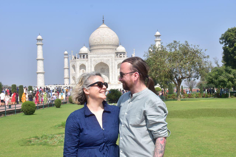 From Delhi: Taj Mahal & Agra Tour by Gatimaan Express Train 2nd Class Train with Car, Guide, Entry Ticket & 5 Star Lunch