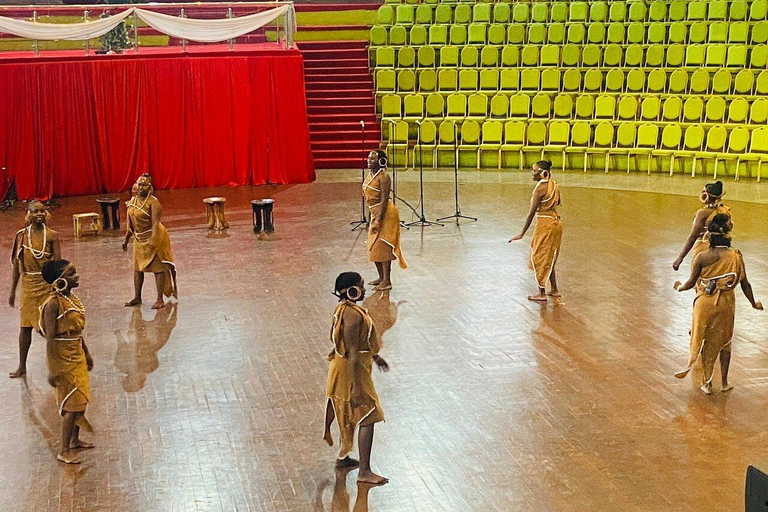 Nairobi: Giraffes, Karen Blixen & Cultural Rhythms