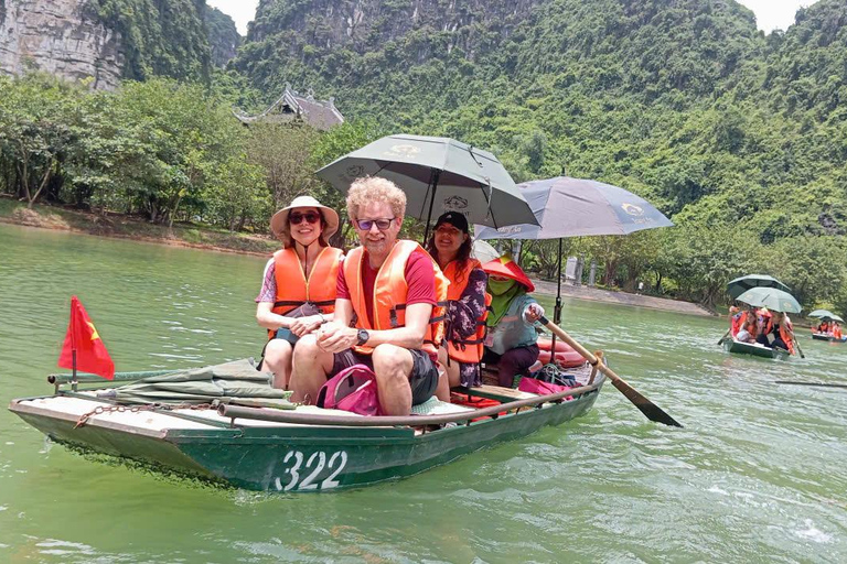 من نينه بينه: قارب ترانج آن وكهف موا وهوا لو وبيتش دونغ