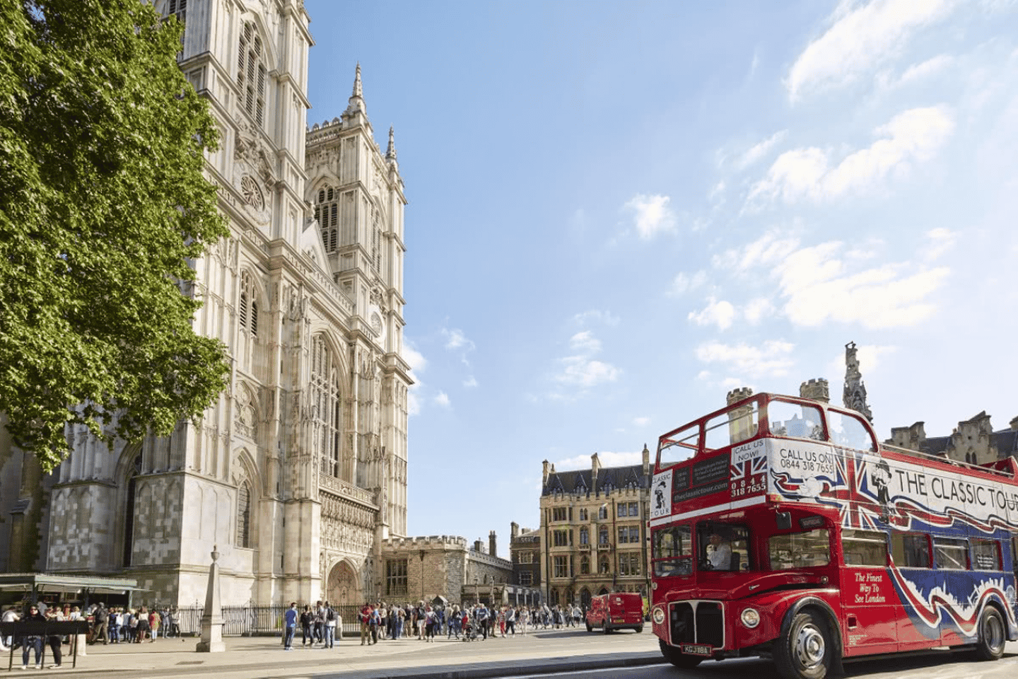 London: Vintage Open-Top Bus Tour with Live Guide