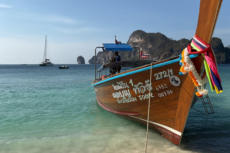 Phi Phi: Ganztagestour mit Longtailboot und Sonnenuntergang