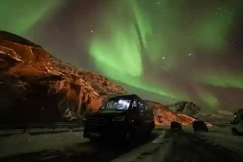 Tromsø: Northern Lights tour with local experts