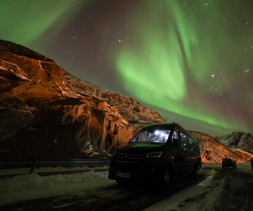 Tromsø: Northern Lights tour with local experts
