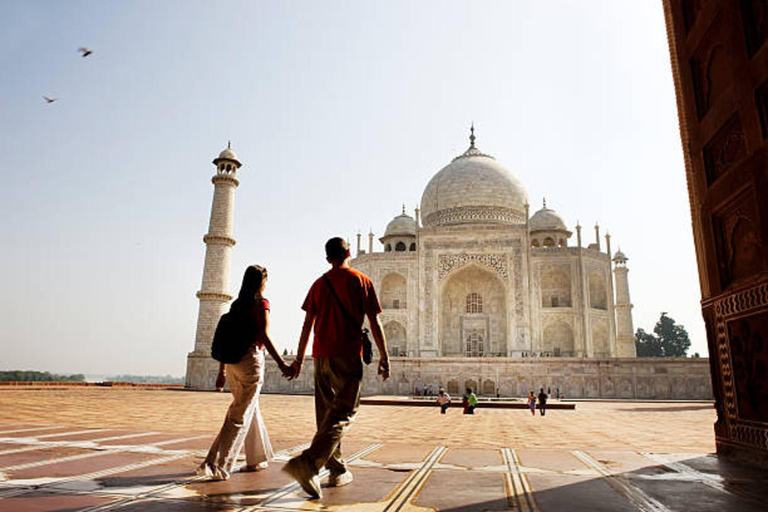 Taj Mahal e Agra: tour da Delhi in treno GatimaanDa Delhi: tour all-inclusive di Taj Mahal e Agra in Gatiman