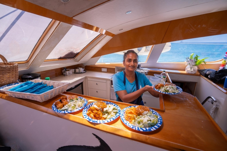 Sint Maarten: Luxe Catamaran Cruise met Lunch en DrankjesSint Maarten: luxe catamarancruise met lunch en drankjes