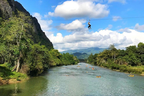 Vangvieng met grotkajak &amp; Ziplinedeelnemen aan tour