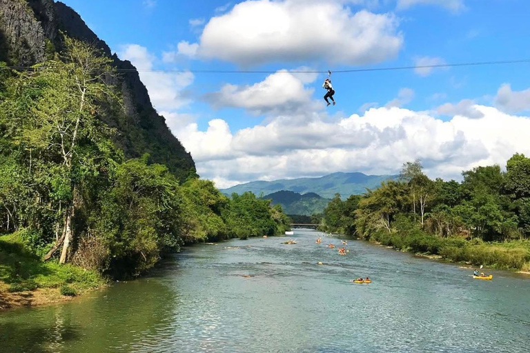 Vangvieng com caiaque nas grutas e tirolesaparticipa na digressão