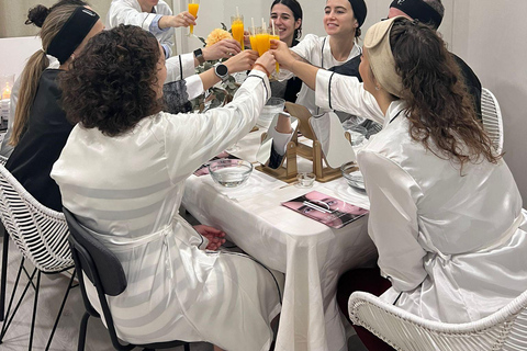 Sevilla: Beauty party, snack and drinks with friends Exlusive facial treatment with friends & drinks