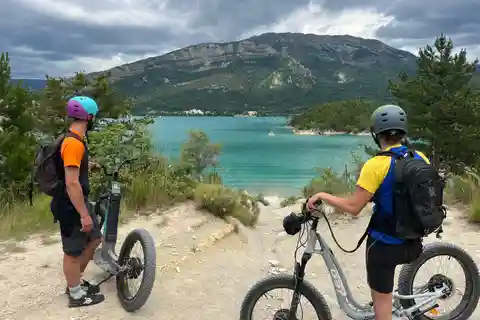 Tesouros de Castellane e maravilhas do lago