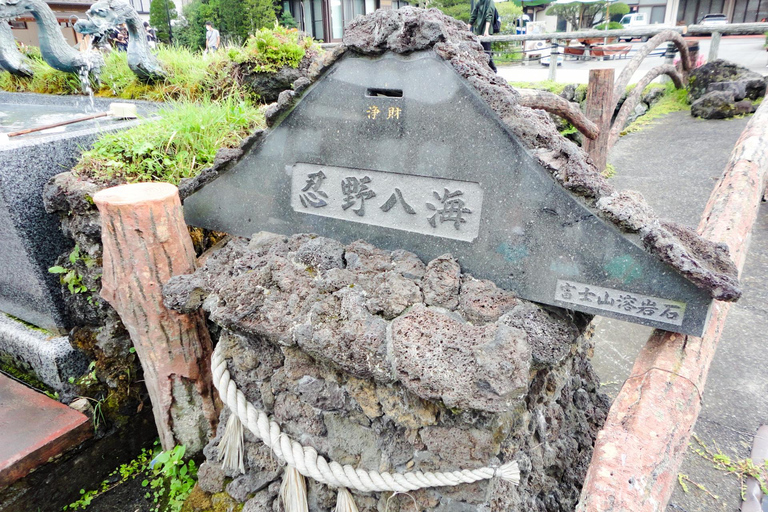 Tokyo : Excursion d'une journée à la 5e station du Mont Fuji, dans la région du Fuji et à Kawaguchiko8:20 Rendez-vous au bureau de poste de Shinjuku