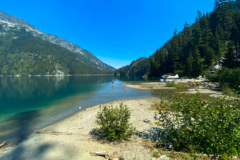 温哥华：冰川与高山湖泊飞行探险