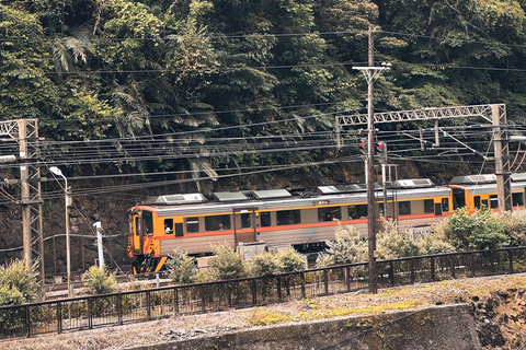 From Taipei: Private Sandiaoling & Makang Day Trip