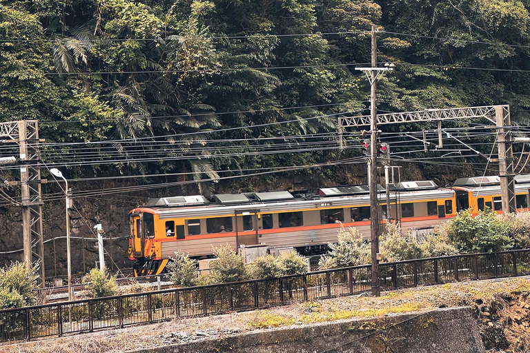 From Taipei: Private Sandiaoling & Makang Day Trip