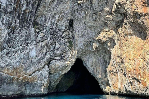 Castro: a boat tour through caves and crystal clear waters Castro: 2-hour boat tour through caves and crystal clear waters