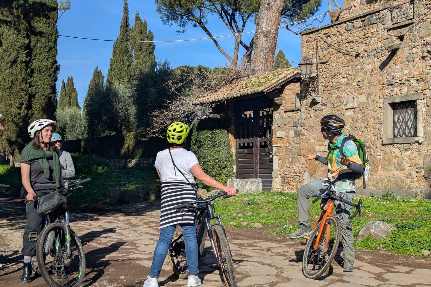 ローマ アッピア街道 サンライズ サイクリングツアー