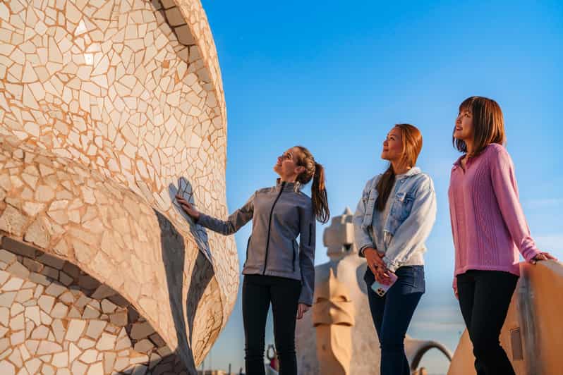 Barcelona: Casa Milà Early Access Tour in Japanese