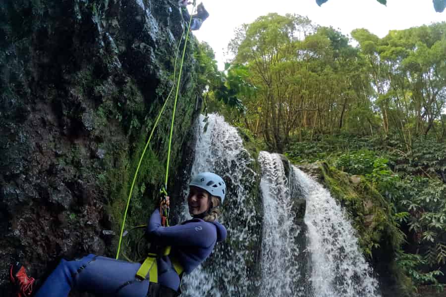 São Miguel: WasserPark Canyoning Ribeira dos Caldeirões. Foto: GetYourGuide