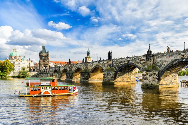 Visit Prague City Highlights Private Walking Tour in Praga