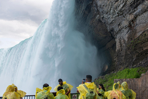 Toronto: Niagara Falls Day Trip with Cruise & Pickup