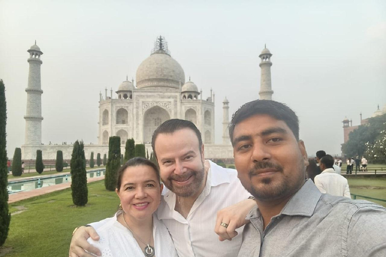 Agra: Taj Mahal and Mausoleum Skip-the-Line Guided Tour Tour with Local Expert Tour Guide Only