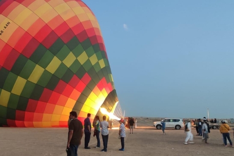 Dubái: tour en globo aerostático por el desierto de DubáiDubái: tour grupal en globo aerostático por el desierto de Dubái