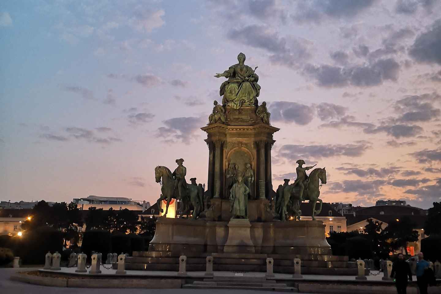 ウィーン 秘密とスキャンダル グループツアー