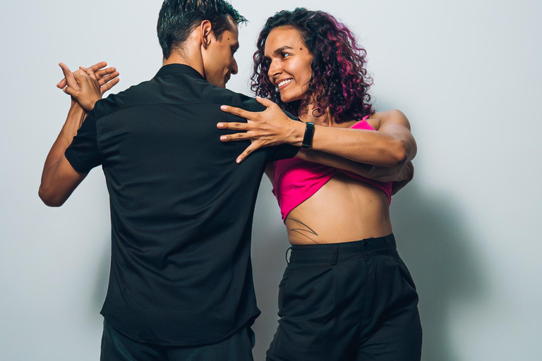 Medellín: Private Salsa and Bachata Class for Beginners