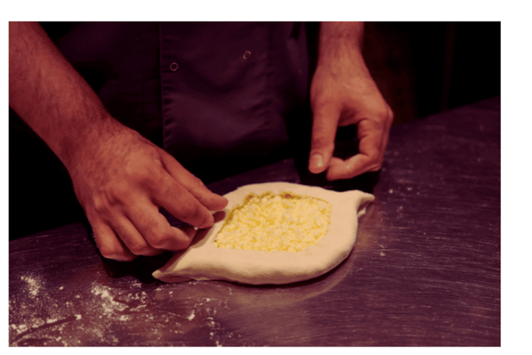 Batumi: Clase de Cocina de Khachapuri por un Maestro Local