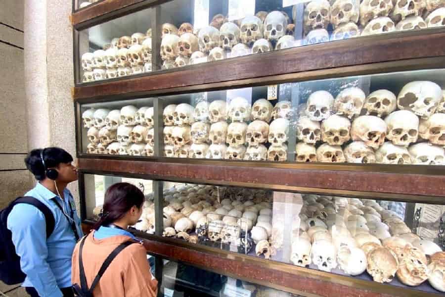 Phnom Penh: Killing Fields und Gefängnis S21 Bustour. Foto: GetYourGuide Phnom Penh: Killing Fields und Gefängnis S21 Bustour. Foto: GetYourGuide