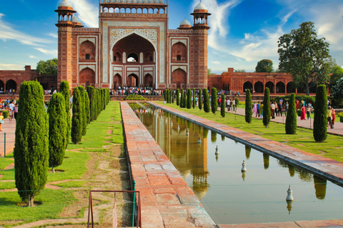 Visita en el mismo día al Taj Mahal, el Fuerte de Agra y el Bebé Taj en coche con aire acondicionadoTransporte y guía turístico